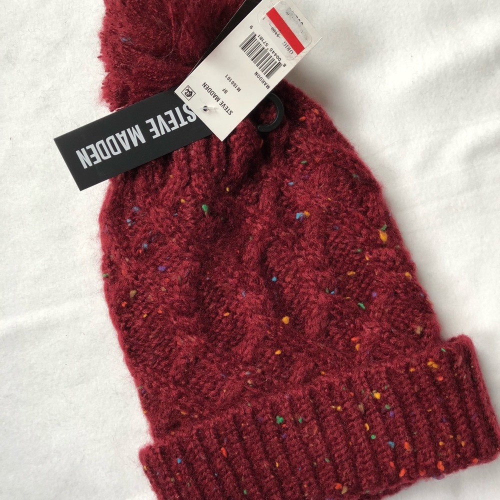 New w/tag STEVE MADDEN speckled beanie HAT  w/PomPom Red with multicolored specs